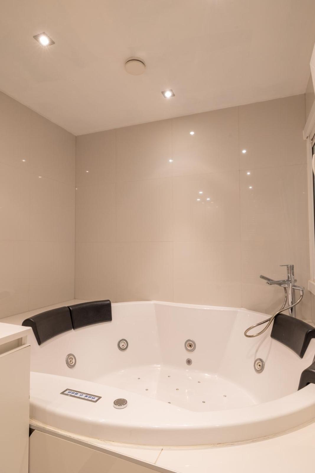 Luxury Family Apartment With Seaview And Jacuzzi Bathtub T48 Ostende Extérieur photo